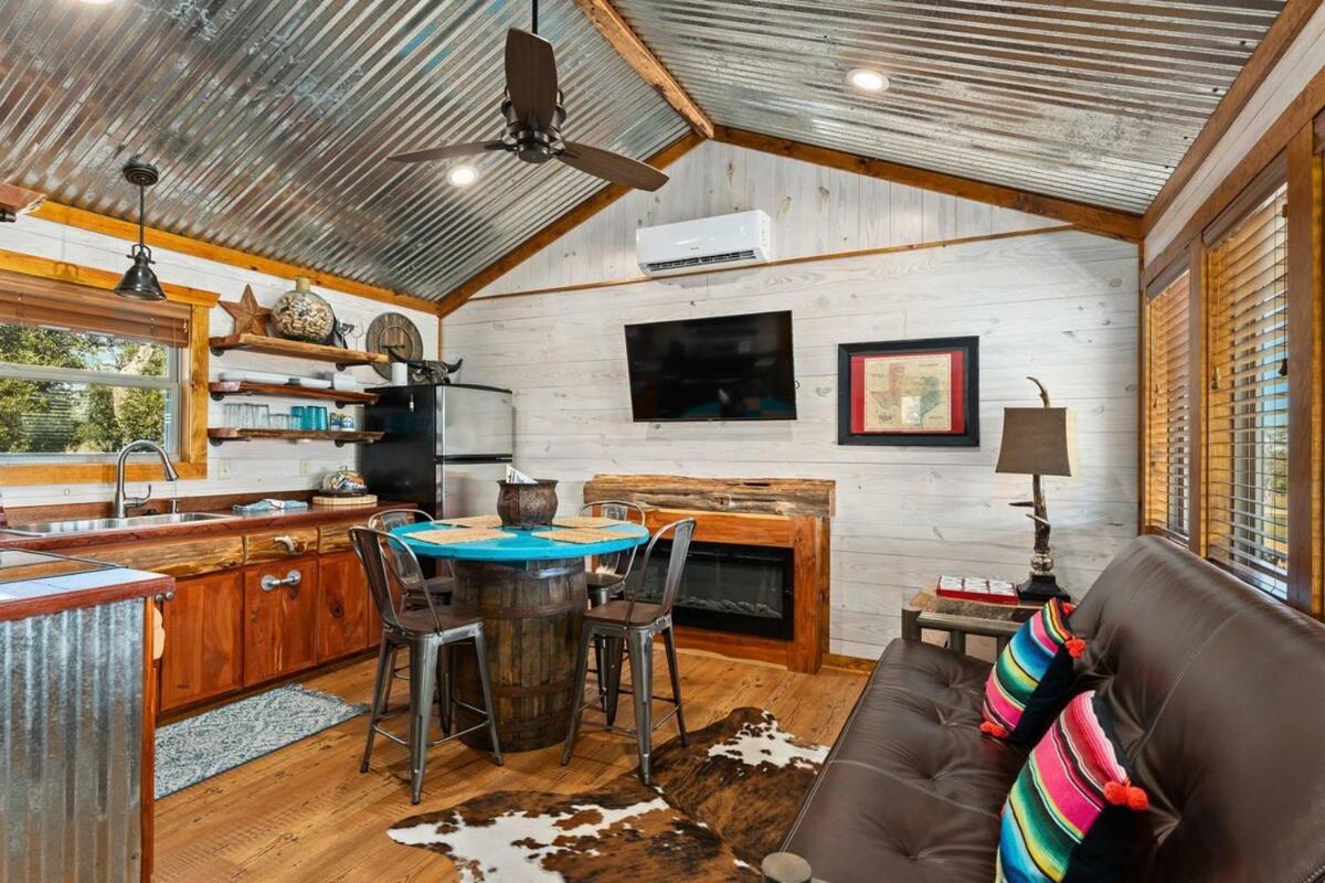 Rockin' R - Rustic Star Cabin Φρέντερικσμπεργκ Εξωτερικό φωτογραφία