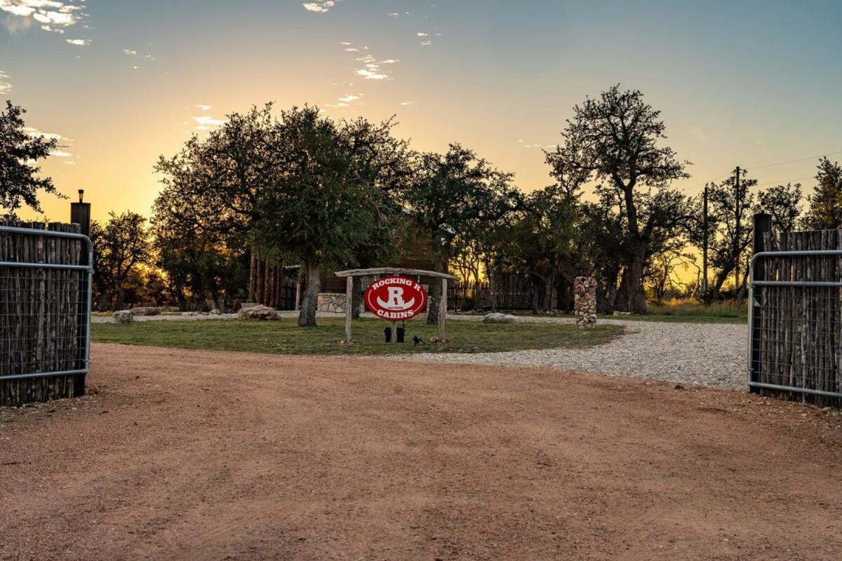 Rockin' R - Rustic Star Cabin Φρέντερικσμπεργκ Εξωτερικό φωτογραφία